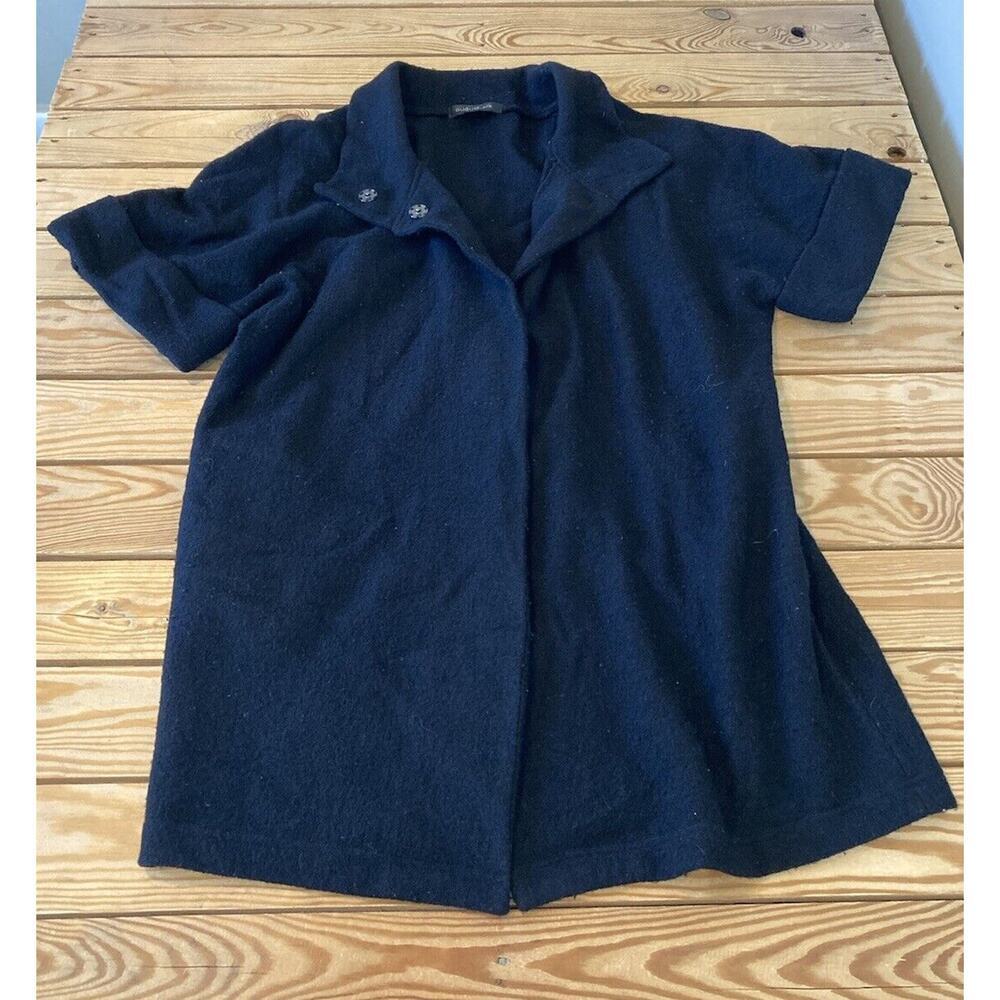 August Silk Snap Front Short Sleeve Top Size Medium